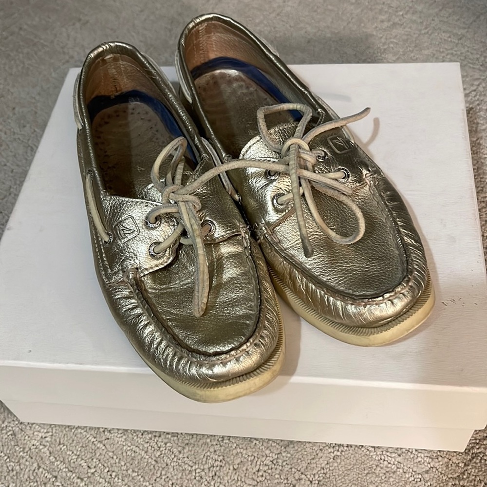 Gold boat shoes